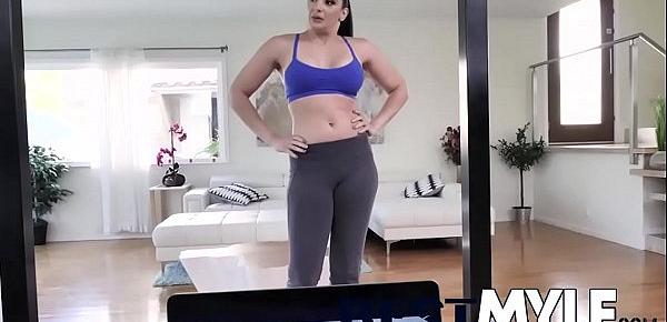  Gym-going hottie Sheena Ryder is adamant about keeping her MILF body in tip top shape. But today, she catches her man watching some deepthroat porn, and she is too turned on to focus on her fitness. - FULL SCENE on httpsBestMylf.com